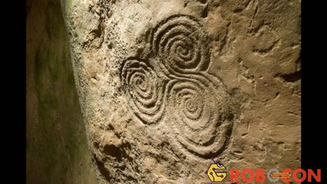 Người ta tìm thấy ở Ireland một ngôi mộ thời đồ đá mới có niên đại 5200 năm có tên Newgrange