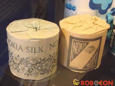 2 cuộn giấy vệ sinh sản xuất bởi Nokia vào những năm 1960 