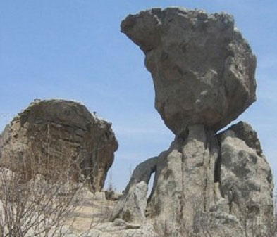 Khám phá bí ẩn những tảng đá siêu cân bằng ở Mỹ
