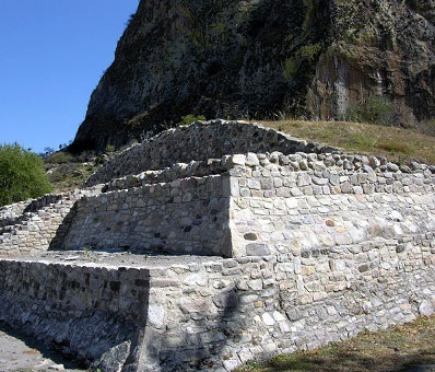 Mexico phát hiện một bàn thờ 2800 năm tuổi hình trụ