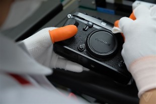 Tham quan nhà máy sản xuất máy ảnh của Fujifilm tại Nhật Bản