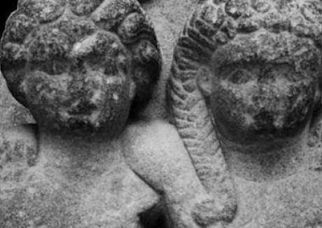 Bức tượng điêu khắc con cái của nữ hoàng Cleopatra và người tình