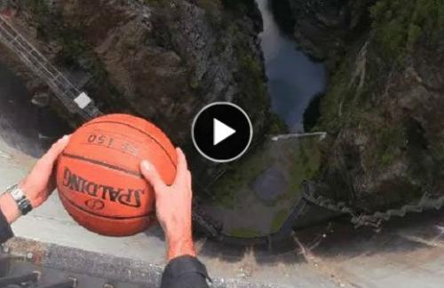 Thử xem chuyển động của quả bóng khi rơi từ độ cao hơn 100 mét
