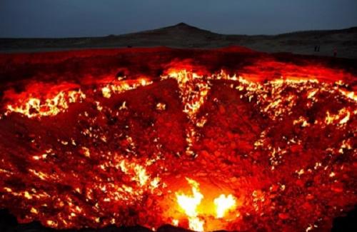 Cận cảnh chuyến thám hiểm "cổng địa ngục" cháy rừng rực ở Turkmenistan