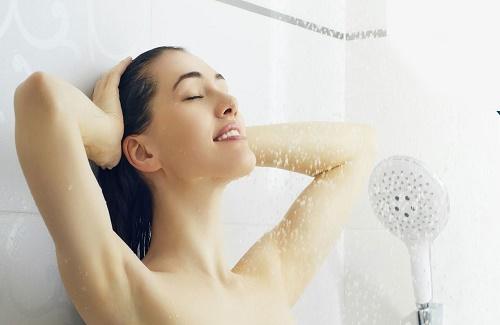 Dành 90 giây để tắm buổi sáng bạn có thể tỉnh táo cả ngày