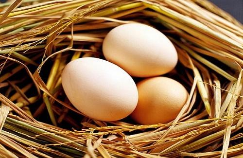 Bóp vỡ quả trứng có dễ dàng không?