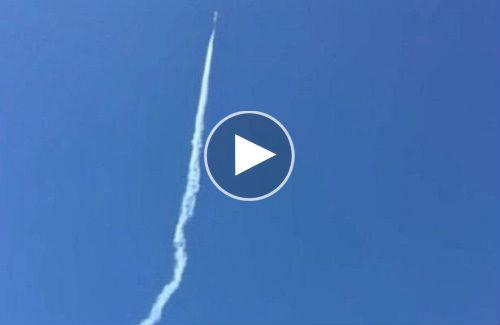 Vật thể lạ màu trắng suýt đâm vào máy bay phản lực ở Chile