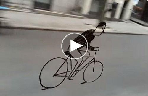 Ảo giác người đi xe đạp trên cửa kính ô tô gây sốt mạng xã hội