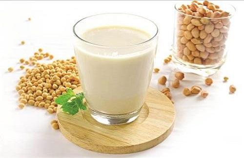 Uống sữa đậu nành thường xuyên để tránh các bệnh tim mạch!