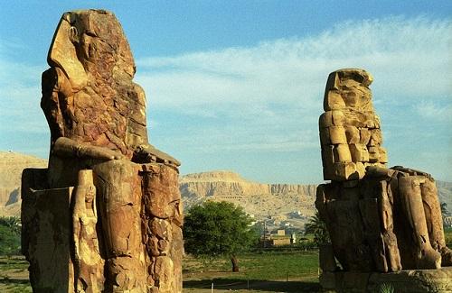 Cặp tượng đá khổng lồ ở Ai Cập phát ra âm thanh như "biết hát"