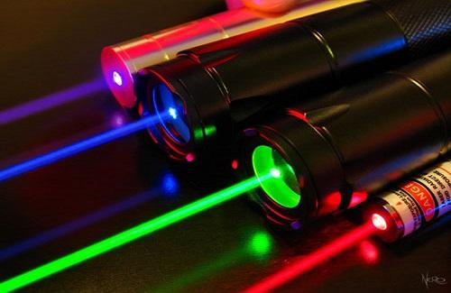 Laser là gì? Những ứng dụng của tia laser trong y khoa