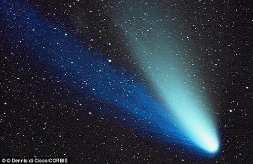 Ngắm sao chổi Hale-Bopp tỏa sáng rực rỡ trên bầu trời suốt 18 tháng