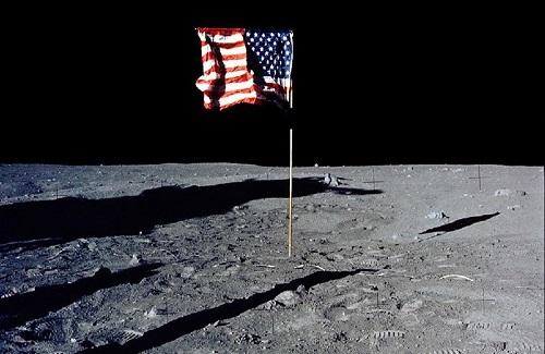 Những lá cờ Mỹ cắm trên Mặt Trăng sẽ có số phận như thế nào?