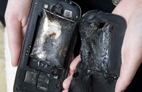 Bạn cần làm gì để bảo vệ bản thân khi pin điện thoại cháy nổ?