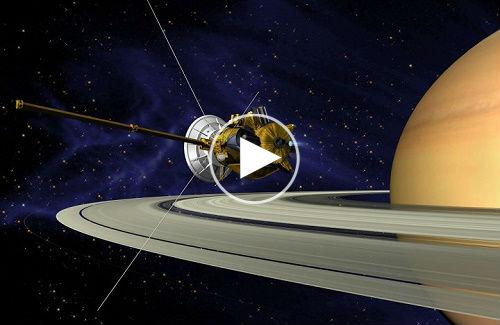 Phi thuyền Cassini bay thành công giữa Sao Thổ và hành tinh của nó