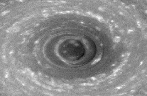 Hình ảnh siêu bão trên sao Thổ mà tàu Cassini gửi về từ "cõi chết"