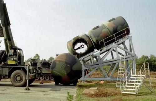 Ống giảm thanh lớn nhất thế giới lắp cho pháo tự hành và xe tăng