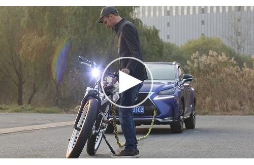 Xe đạp điện mạnh tới mức có thể kéo cả cỗ xe hơi đi một cách nhẹ nhàng !