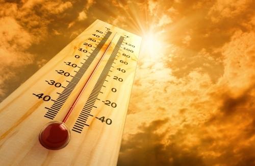 Tại sao ta vẫn thấy nóng khi nhiệt độ ngoài trời bằng với nhiệt độ cơ thể ?