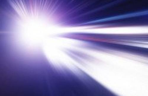 Chùm năng lượng kỳ lạ di chuyển nhanh hơn vận tốc ánh sáng