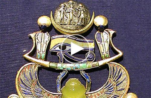 Mặt dây chuyền bọ hung của vua Tutankhamun được chế từ sao chổi