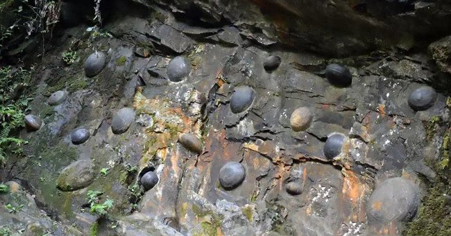 Vách đá "đẻ trứng" ở Trung Quốc khiến khoa học cũng phải bó tay