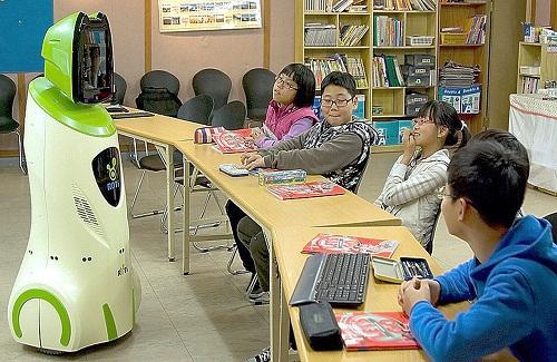 Robot Có Thể 'Cướp' Việc Của Giáo Viên Trong 10 Năm Tới - robocon.vn