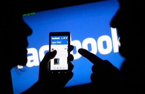 Bị cảnh sát bắt chỉ vì... Facebook "dịch nhầm" status