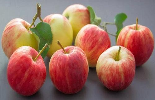 Bạn đã biết cách rửa thuốc trừ sâu ngoài vỏ táo theo chuẩn khoa học?