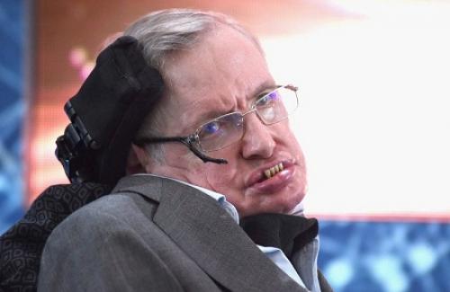 Stephen Hawking cảnh báo AI có thể thay thế hoàn toàn con người