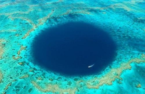 Phát hiện hố xanh sâu 20 mét ở ngoài khơi Australia