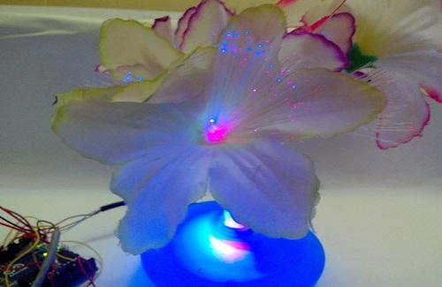 Tự làm bình hoa đèn LED đẹp với ánh sáng lung linh