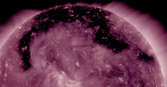 Lại phát hiện vùng tối khổng lồ trên bề mặt Mặt trời