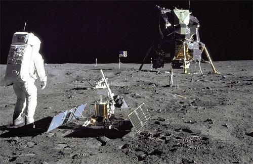 Con người xả gần 190.000kg rác trên Mặt trăng
