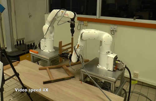 Phó giáo sư gốc Việt chế tạo robot lắp ráp ghế tự động
