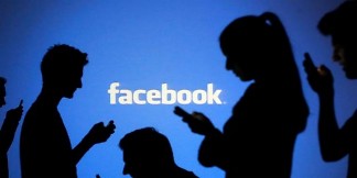 Bất chấp bê bối để lộ dữ liệu, người dùng Mỹ vẫn trung thành với Facebook