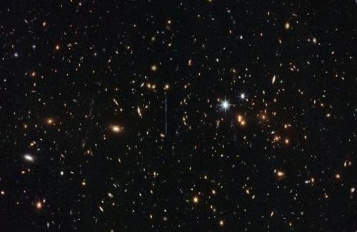 Cụm thiên hà có khối lượng gấp ba triệu tỷ lần Mặt Trời