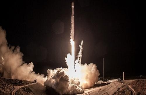 SpaceX sắp phóng 5 tên lửa trong một tháng