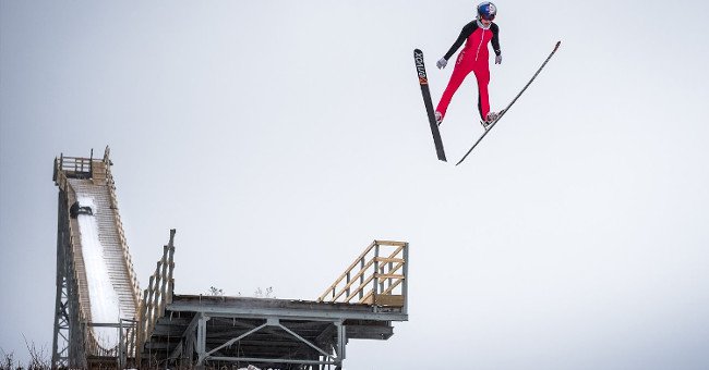 Vì sao vận động viên trượt tuyết có thể bay xa và cao đến thế mà vẫn không hề hấn gì?