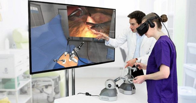 Dùng công nghệ VR để đào tạo kỹ năng phẫu thuật thay cho cơ thể người chết