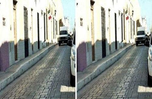Xem ảo giác quang học của hai bức hình giống hệt nhau