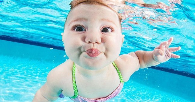 Tại sao các bé chỉ mới vài tháng tuổi đã có thể lặn được dưới nước?