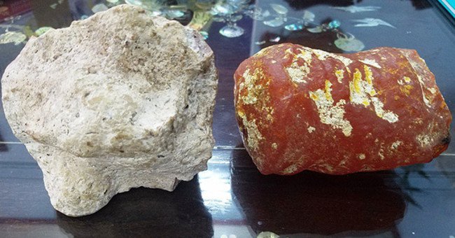 Kỳ lạ: Hai viên đá thơm như nước hoa, 5 tỉ chưa bán