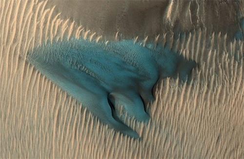 Đụn cát màu xanh bí ẩn trên sao Hỏa
