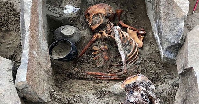 Phát hiện xác ướp "người đẹp ngủ trong hồ" 2.000 tuổi mặc váy lụa