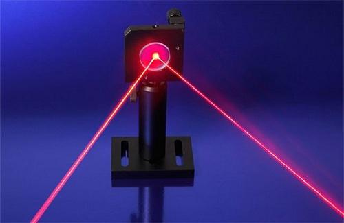 Tia laser tạo ra dòng điện siêu nhanh cho thấy, có thể dùng ánh sáng điều chỉnh vật chất