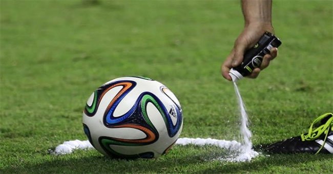 Bình xịt bọt các trọng tài World Cup 2018 sử dụng trong những quả đá phạt có gì đặc biệt?