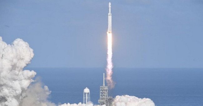 Những con số biết nói sau vụ phóng tên lửa Falcon Heavy thành công