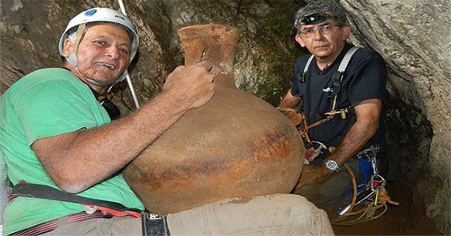 Trục vớt nguyên vẹn các tàu gốm có niên đại hơn 2.000 năm tuổi