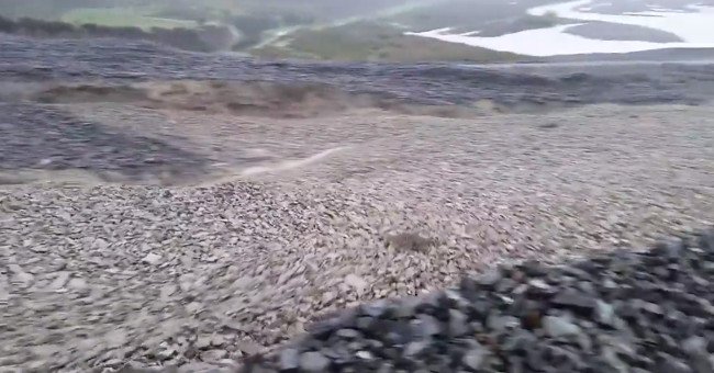 Sông đá quét qua hẻm núi New Zealand sau trận bão lớn